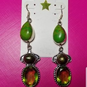 🍀Gorgeous Green Earrings